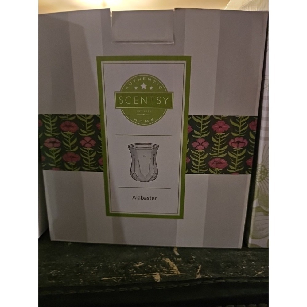 Scentsy Alabaster  Electric Wax Warmer  New In Box